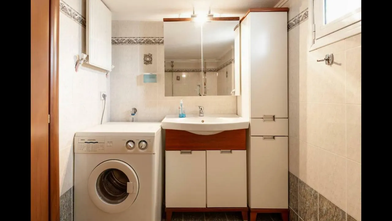 Third Floor Lux Apartment With Nice View 塞萨洛尼基